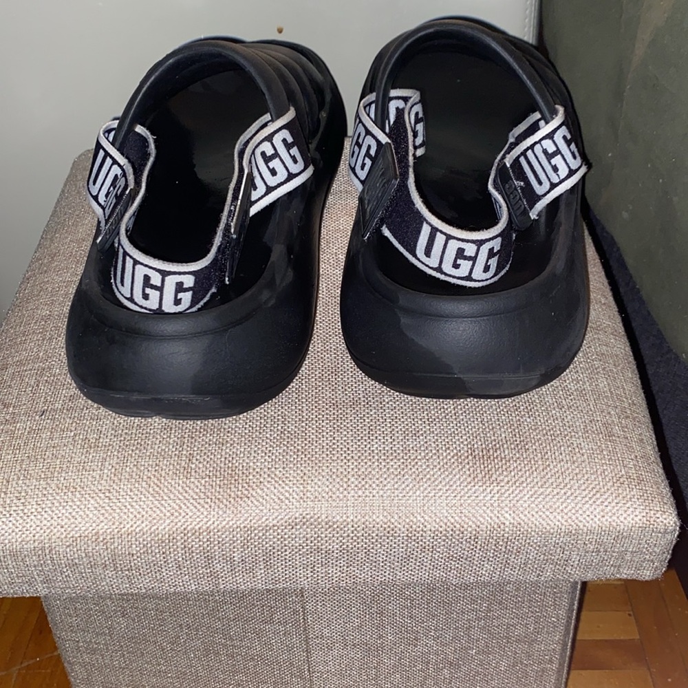 UGG BLACK SLIDES GREAT CONDITION - Picture 5 of 6